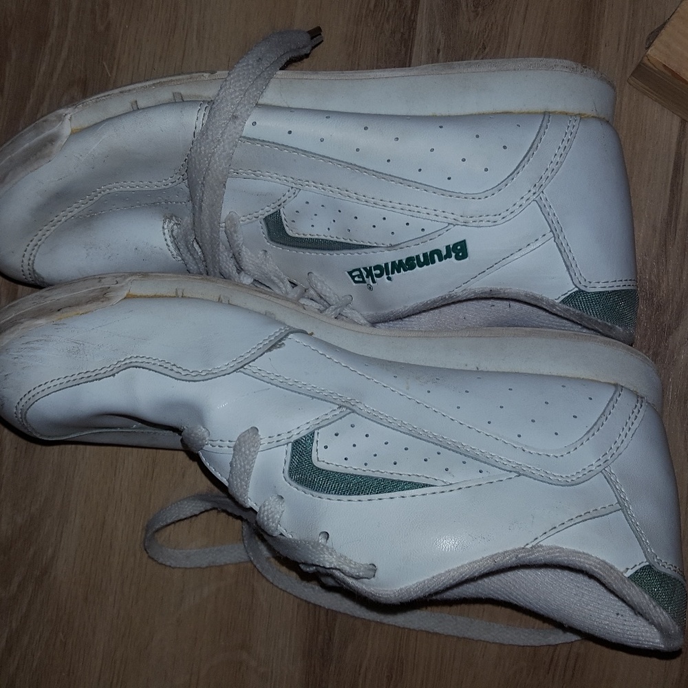 Womans bowling shoes